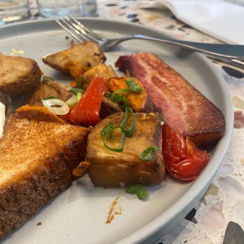 The Salted Pig - Breakfast plate - Gastropubs Near Me - Riverside, California