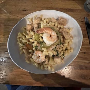 105-Ten Bar & Grill - Chicken and shrimp Elbow Pasta Scarpariello with Chicken - Bars Near Me - Briarcliff Manor, New York