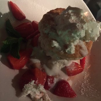 Yard House - Strawberry Shortcake - Bars Near Me - Long Beach, California
