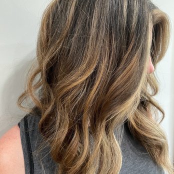 Bamboo Beauty Lounge - Balayage, highlights and a great haircut - Hair Salons Near Me - Lahaina, Hawaii