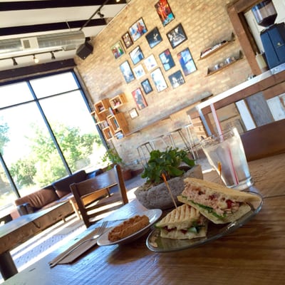 Kusanya Cafe by null