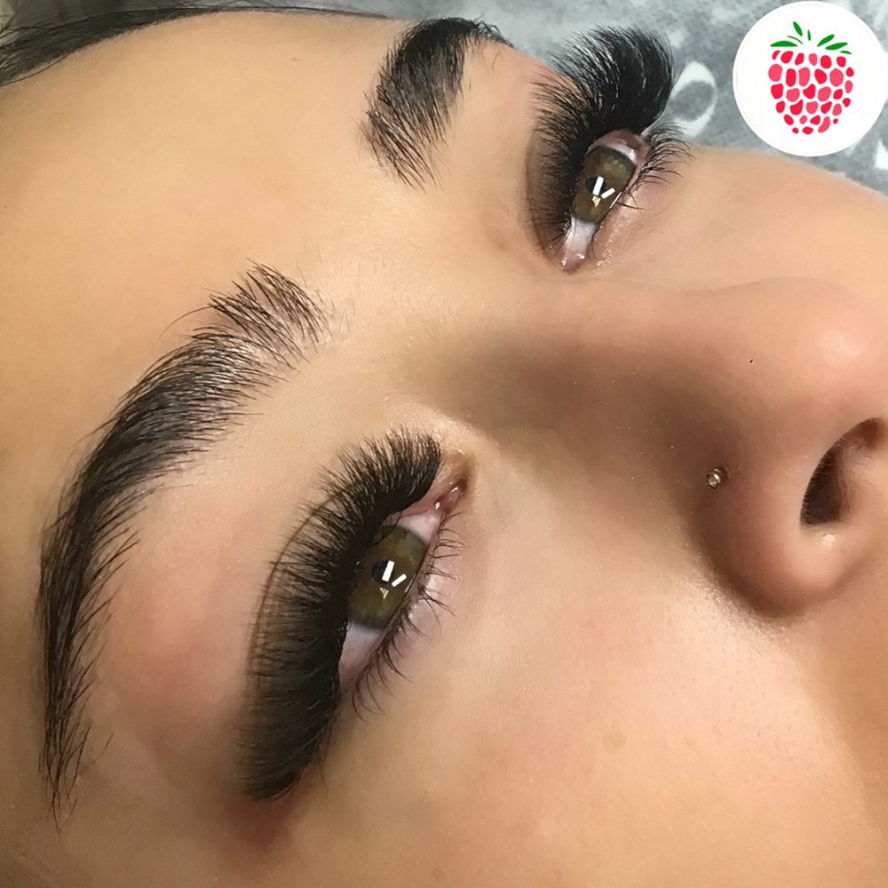 Mallyna Lash & Brow Lounge