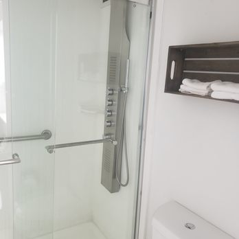 Athena Inn - Bathroom - Hotels Near Me - Chattanooga, Tennessee Athena Inn - Bathroom - Hotels Near Me - Chattanooga, Tennessee