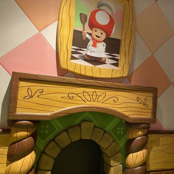 Toadstool Cafe - The lines were crazy inside, get in line to get in,get in line to order, get in line to get a table. - Cafes Near Me - Universal City, California