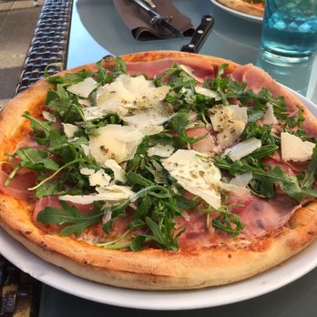 La Piazza - Pizza La Piazza mit Parmaschinken - Italian Near Me - Edenkoben, RP