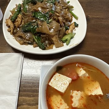 Rialto Thai Kitchen - 37. Pad See Ew 28. Tom Yum Soup - Thai Near Me - Rialto, California