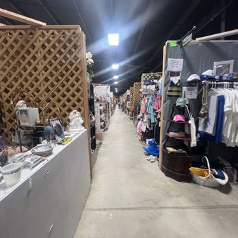 Warrior Antique Flea Mall - Inside - Flea Markets Near Me - Warrior, Alabama
