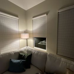 Orosco Design - Family room with blinds.