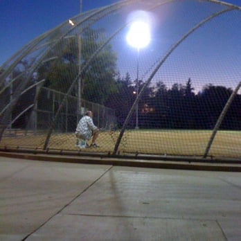 Studio City Recreation Center - Parks Near Me - Studio City, California