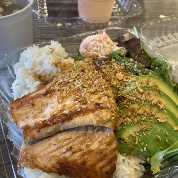 Ahipoki - Salmon Bowl, half rice, half salad w/ house spicy sauce, spicy cream, and garlic 10/10 would recommend - Seafood Near Me - Temple City, California