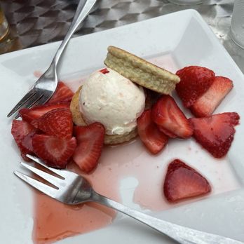 Lititz Springs Inn - Strawberry shortcake - Salad Near Me - Lititz, Pennsylvania