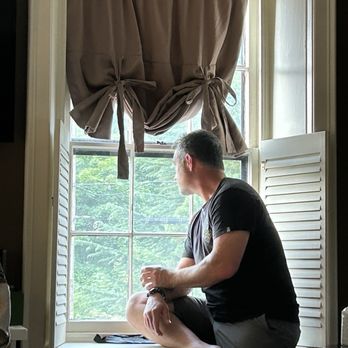 LOGAN INN - Updated March 2025 - 339 Photos & 258 Reviews - 10 W Ferry