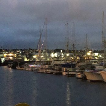 Chinook's - Outside view - Seafood Near Me - Seattle, Washington