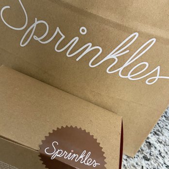 Sprinkles Tampa - Box & bag - Cupcakes Near Me - Tampa, Florida Sprinkles Tampa - Box & bag - Cupcakes Near Me - Tampa, Florida