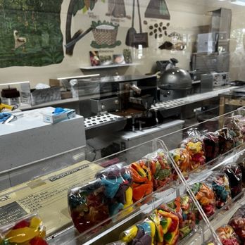 Snooks Chocolate Factory - Snooks candy making machine - Candy Stores Near Me - Folsom, California