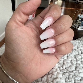 Ombre Nails Lounge - Ombre pink Nails - Nail Salons Near Me - Folsom, California
