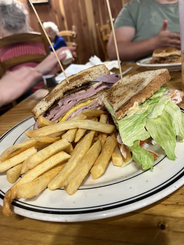 LUCILLE’S CHUCKWAGON 48 Photos & 11 Reviews 102 S Main St, Mulhall