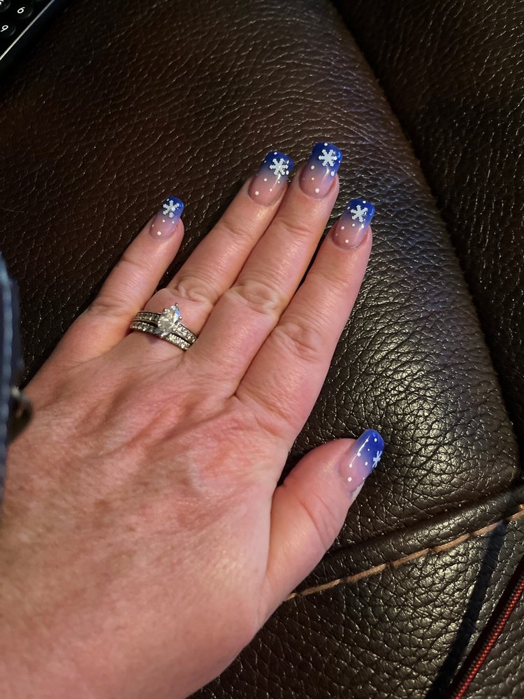 LE NAILS Updated October 2024 425 West Street N, Orillia, Ontario