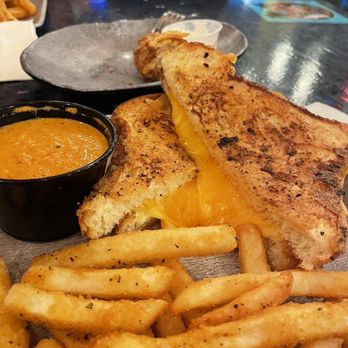 Riptides Pb - Grilled cheese 3 - Sports Bars Near Me - San Diego, California