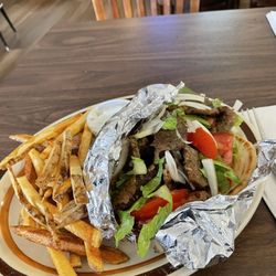 City Club Restaurant & Lounge - Fantastic Gyro!