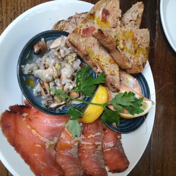The Stonemasons Arms - Fish Board: Devon crab on toast, shell-on king prawns, London porter smoked salmon, mussels & clams - Pubs Near Me - London, XGL