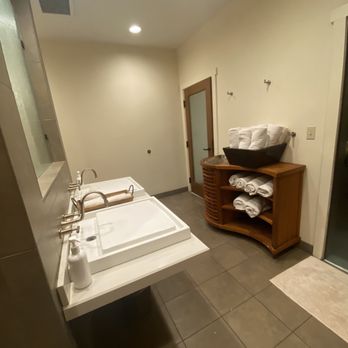 Desuar Spa - Locker room - Day Spas Near Me - Monterey, California Desuar Spa - Locker room - Day Spas Near Me - Monterey, California