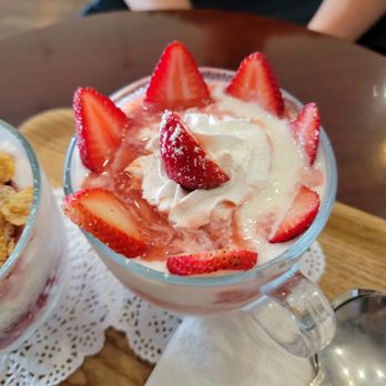Okrumong - Mini Strawberry Snow Bowl - Desserts Near Me - Torrance, California Okrumong - Mini Strawberry Snow Bowl - Desserts Near Me - Torrance, California