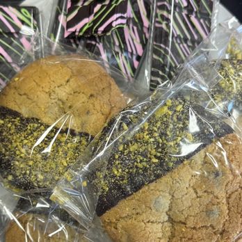 C'est Si Bon Bakery - Pistachio cookies and Dubai chocolate bars - Bakeries Near Me - San Jose, California
