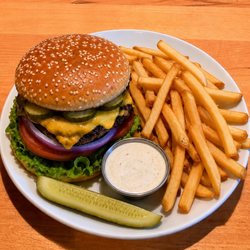 Tommy's 4th Street Bar & Grill