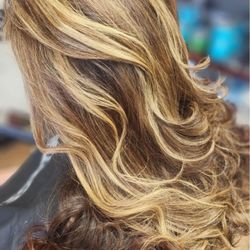 The Ultimate House of Style Salon