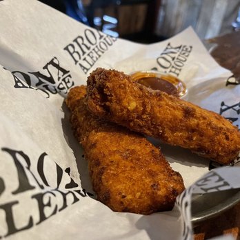 Bronx Alehouse - Fried Mac n ' Cheese with BBQ sauce - American Near Me - Bronx, New York Bronx Alehouse - Fried Mac n ' Cheese with BBQ sauce - American Near Me - Bronx, New York