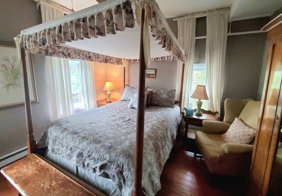 Pig Hill Inn by null