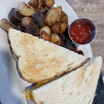 Brown Hound Downtown - Breakfast Sandwich - New American Near Me - Rochester, New York Brown Hound Downtown - Breakfast Sandwich - New American Near Me - Rochester, New York