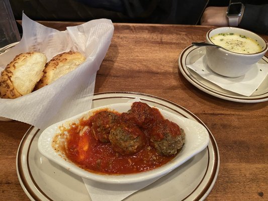 Demos' Restaurant by null