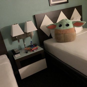 Kings Inn San Diego - Two clean and comfortable queen beds! - San Diego, CA
