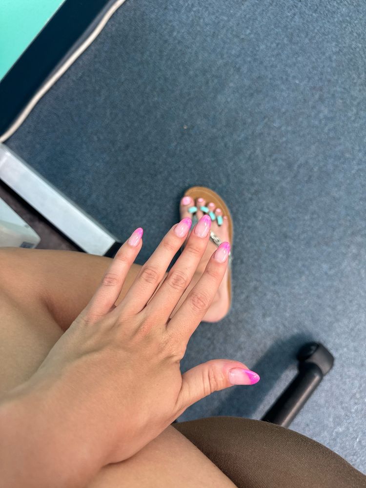 Best Nails Logo