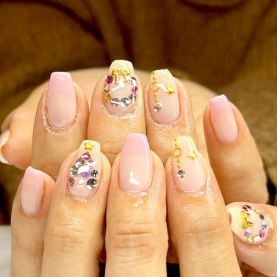 M&M studio nyc Nails and Eyelashes by null