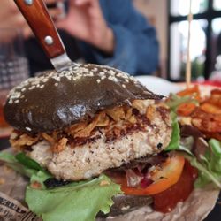 Gastrobar Dejavu - Alligator burger