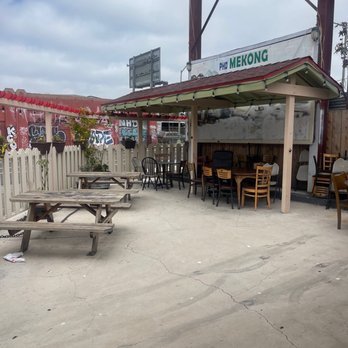 Mekong Restaurant - Outside sitting - Vietnamese Near Me - Oakland, California Mekong Restaurant - Outside sitting - Vietnamese Near Me - Oakland, California