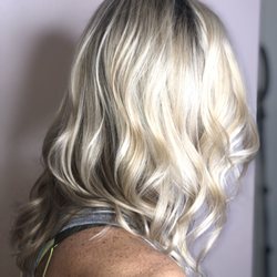 Hair Addix Jax - Bright, platinum blonde done by stylist: Katie