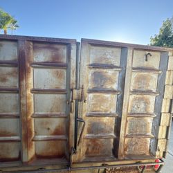 Downey Area Recycling and Transfer Facility - DART - Trailer doors don't close properly. Unable to put pins in lock.