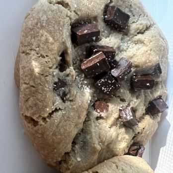Crumbl - Legacy Drive - Chocolate chip - Bakeries Near Me - Plano, Texas