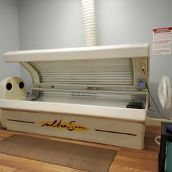 Sunkissed Tanning Salon - This is Miami and it is a Level 2, 12 minute bed.