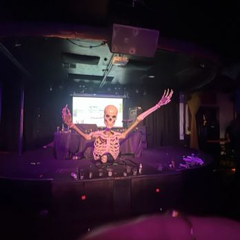 Harlow's - Stage at the end - Music Venues Near Me - Sacramento, California