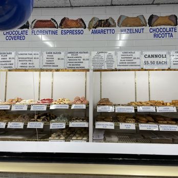 Mike's Pastry - Bakeries Near Me - Boston, Massachusetts