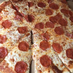 La Torre de Pizza - Pepperoni pizza. Large.