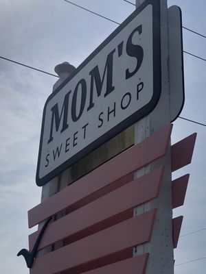 Mom's Sweet Shop / Soft Serve / Acai / Smoothies by null