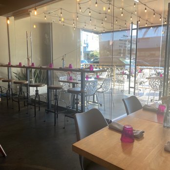 Liv's - Outdoor patio - Seafood Near Me - Long Beach, California