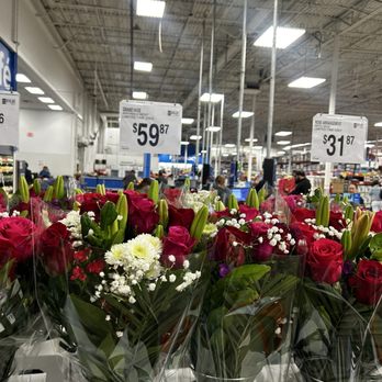 Sam's Club - Grand vase arrangement - Wholesale Stores Near Me - South Gate, California Sam's Club - Grand vase arrangement - Wholesale Stores Near Me - South Gate, California