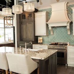 Dove Studio Kitchen & Bath - Transitional cabinet display